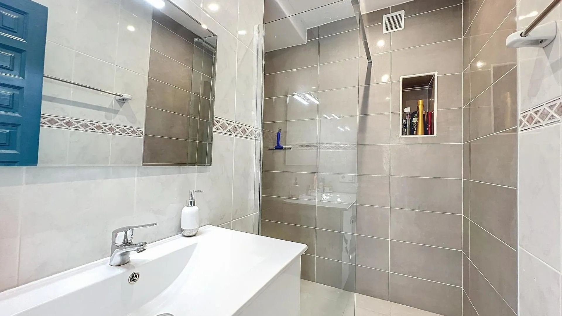 Gran Canal - Apartamento Visto Al Mar, 50 M De La 罗萨斯 0*,